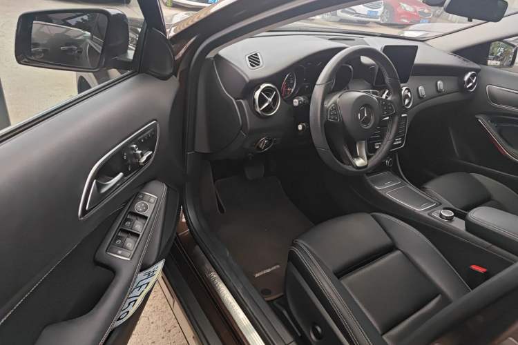 Used Mercedes-Benz GLA 2017 GLA 200 Sport Edition Driver Seat