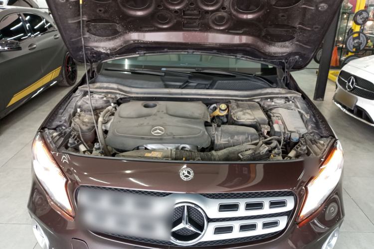 Used Mercedes-Benz GLA 2017 GLA 220 4MATIC Fashion Model Engine Bay