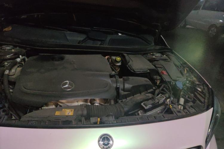 Used Mercedes-Benz GLA 2017 GLA 220 4MATIC Fashion Model Engine Bay Left