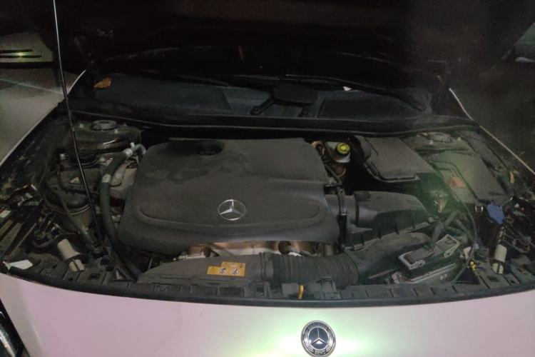 Used Mercedes-Benz GLA 2017 GLA 220 4MATIC Fashion Model Engine Bay