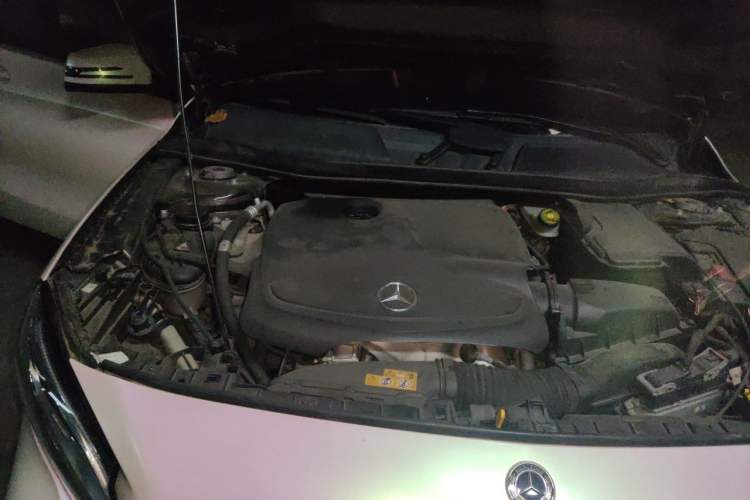 Used Mercedes-Benz GLA 2017 GLA 220 4MATIC Fashion Model Engine Bay Right