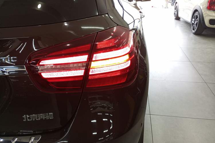 Used Mercedes-Benz GLA 2017 GLA 220 4MATIC Fashion Model Exterior 3