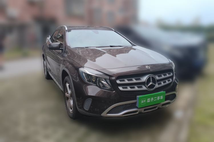 Used Mercedes-Benz GLA 2017 GLA 200 Sport Edition Front Right 45 Deg