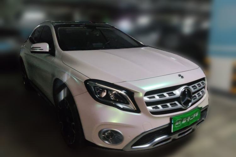 Used Mercedes-Benz GLA 2017 GLA 220 4MATIC Fashion Model Front Right 45 Deg