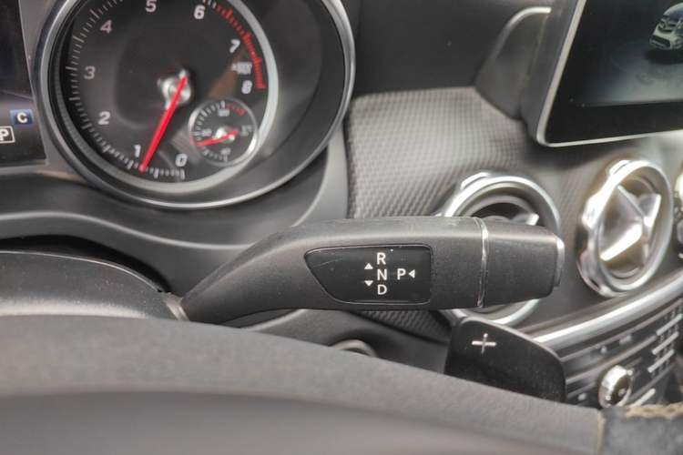 Used Mercedes-Benz GLA 2017 GLA 200 Fashion Model Gear Lever