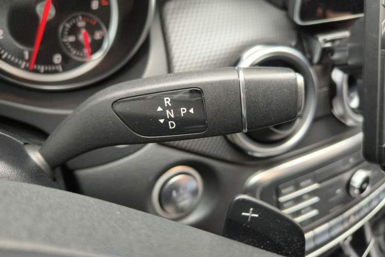 Used Mercedes-Benz GLA 2017 GLA 200 Fashion Model Gear Lever