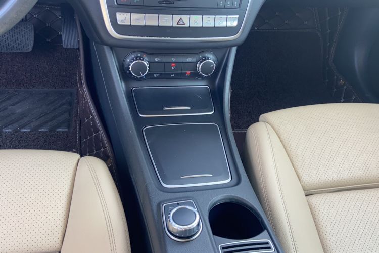 Used Mercedes-Benz GLA 2017 GLA 220 4MATIC Fashion Model Gear Lever