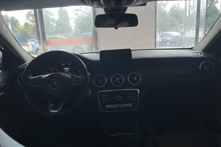 Used Mercedes-Benz GLA 2017 GLA 200 Fashion Model Interior 1