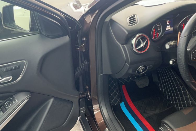 Used Mercedes-Benz GLA 2017 GLA 200 Sport Edition Interior 2