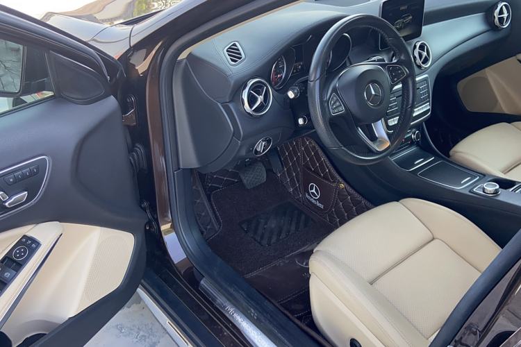 Used Mercedes-Benz GLA 2017 GLA 220 4MATIC Fashion Model Interior 3