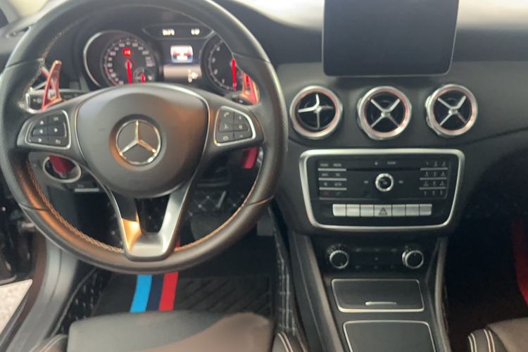 Used Mercedes-Benz GLA 2017 GLA 200 Sport Edition Interior 3