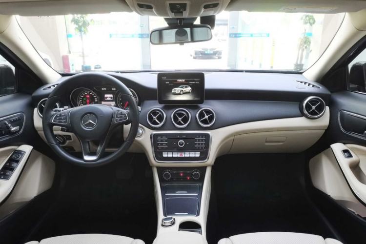 Used Mercedes-Benz GLA 2017 GLA 200 Sport Edition Interior 4