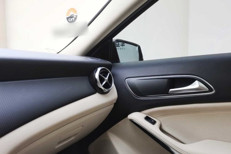 Used Mercedes-Benz GLA 2017 GLA 200 Sport Edition Interior 5