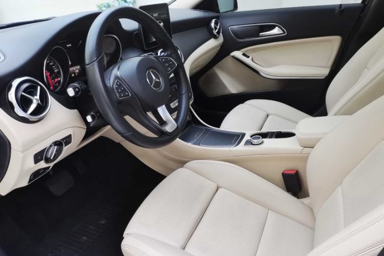 Used Mercedes-Benz GLA 2017 GLA 200 Sport Edition Interior 6