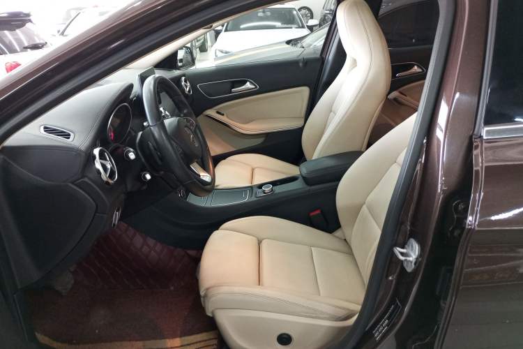 Used Mercedes-Benz GLA 2017 GLA 220 4MATIC Fashion Model Left Front Seat