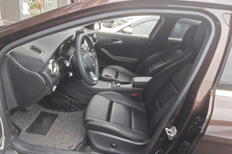 Used Mercedes-Benz GLA 2017 GLA 200 Fashion Model Left Front Seat