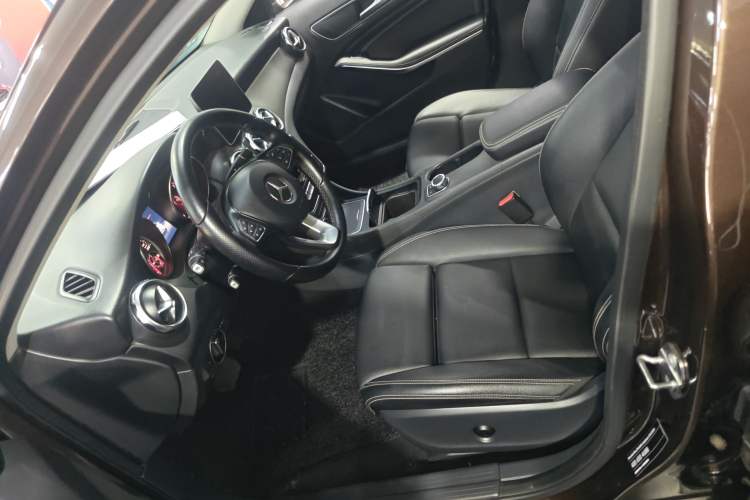 Used Mercedes-Benz GLA 2017 GLA 200 Sport Edition Left Front Seat