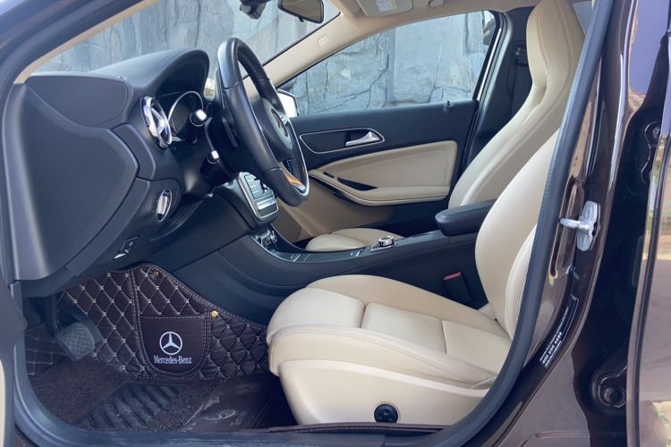 Used Mercedes-Benz GLA 2017 GLA 220 4MATIC Fashion Model Left Front Seat