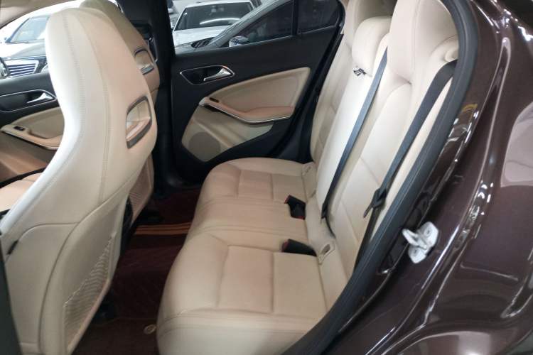 Used Mercedes-Benz GLA 2017 GLA 220 4MATIC Fashion Model Left Rear Seat