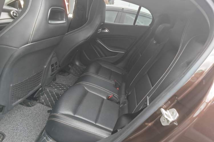Used Mercedes-Benz GLA 2017 GLA 200 Fashion Model Left Rear Seat