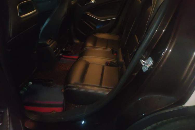 Used Mercedes-Benz GLA 2017 GLA 220 4MATIC Fashion Model Left Rear Seat