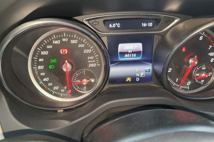Used Mercedes-Benz GLA 2017 GLA 200 Sport Edition Odometer Close Up
