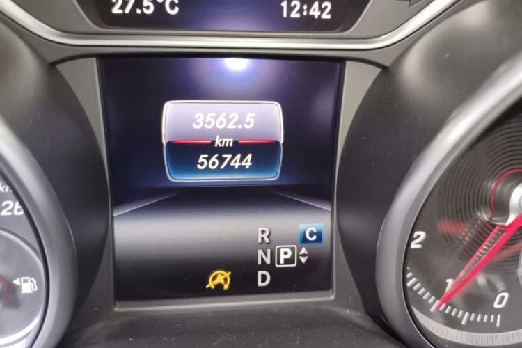 Used Mercedes-Benz GLA 2017 GLA 200 Sport Edition Odometer Close Up