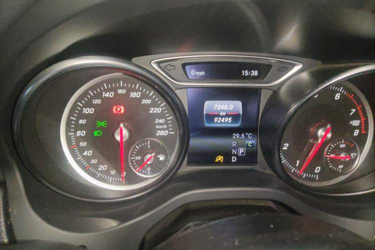 Used Mercedes-Benz GLA 2017 GLA 220 4MATIC Fashion Model Odometer Close Up