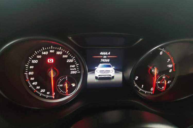 Used Mercedes-Benz GLA 2017 GLA 200 Fashion Model Odometer Close Up