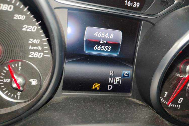 Used Mercedes-Benz GLA 2017 GLA 200 Fashion Model Odometer Close Up