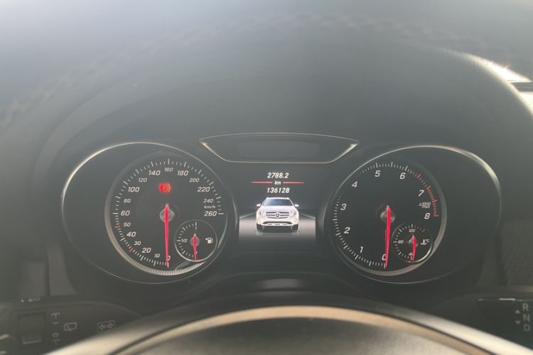 Used Mercedes-Benz GLA 2017 GLA 200 Fashion Model Odometer Close Up