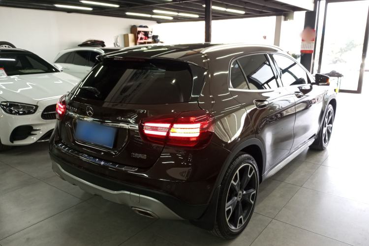 Used Mercedes-Benz GLA 2017 GLA 220 4MATIC Fashion Model Rear Right 45 Deg