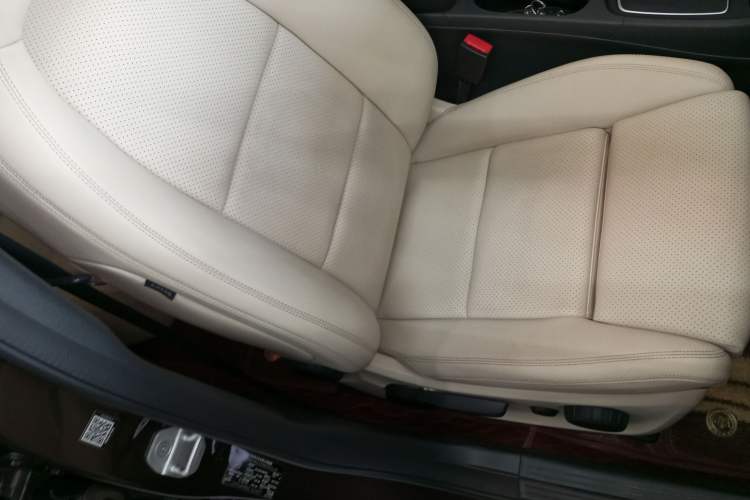 Used Mercedes-Benz GLA 2017 GLA 220 4MATIC Fashion Model Right Front Seat
