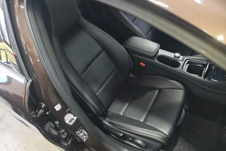 Used Mercedes-Benz GLA 2017 GLA 200 Sport Edition Right Front Seat