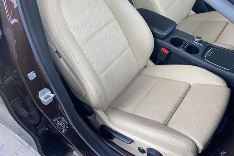 Used Mercedes-Benz GLA 2017 GLA 220 4MATIC Fashion Model Right Front Seat