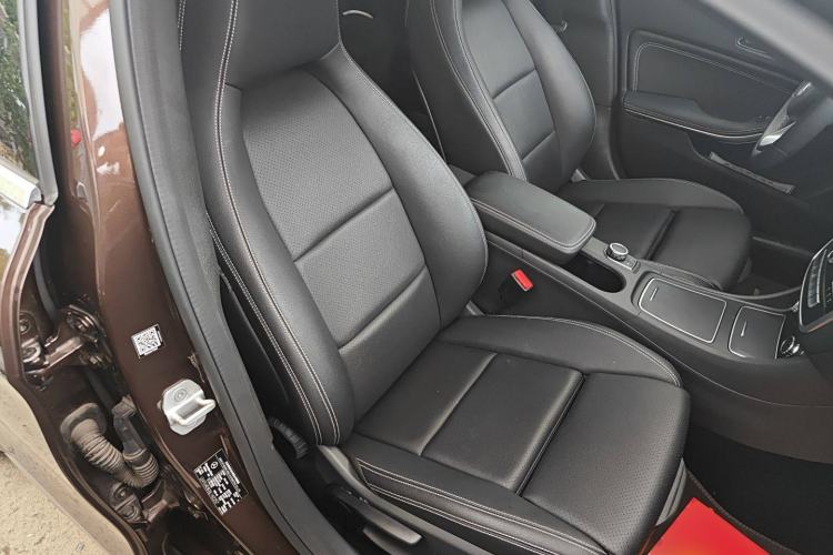 Used Mercedes-Benz GLA 2017 GLA 200 Sport Edition Right Front Seat