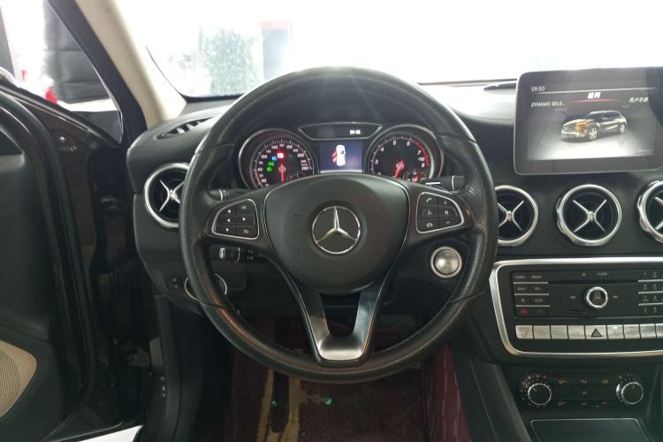 Used Mercedes-Benz GLA 2017 GLA 220 4MATIC Fashion Model Steering Wheel