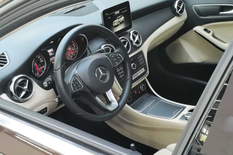 Used Mercedes-Benz GLA 2017 GLA 200 Sport Edition Steering Wheel