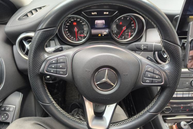 Used Mercedes-Benz GLA 2017 GLA 200 Fashion Model Steering Wheel