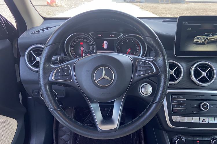 Used Mercedes-Benz GLA 2017 GLA 220 4MATIC Fashion Model Steering Wheel