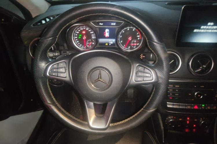 Used Mercedes-Benz GLA 2017 GLA 220 4MATIC Fashion Model Steering Wheel