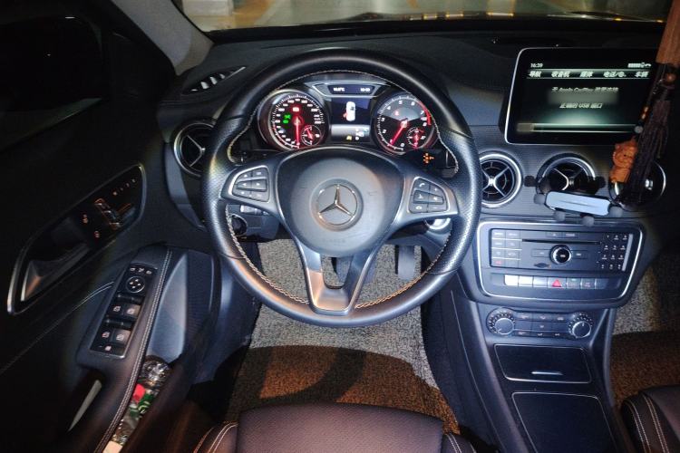 Used Mercedes-Benz GLA 2017 GLA 200 Fashion Model Steering Wheel