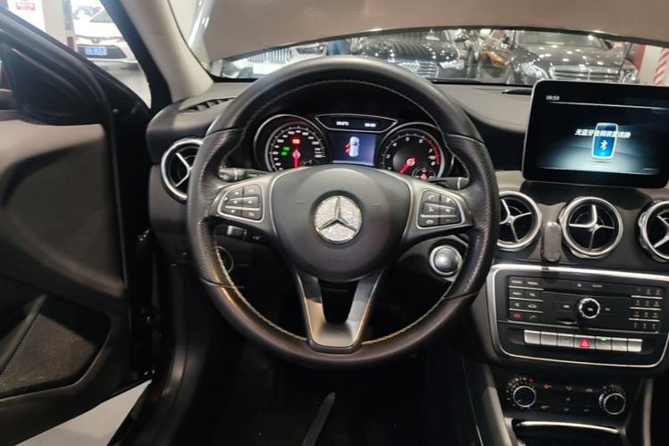 Used Mercedes-Benz GLA 2017 GLA 200 Fashion Model Steering Wheel