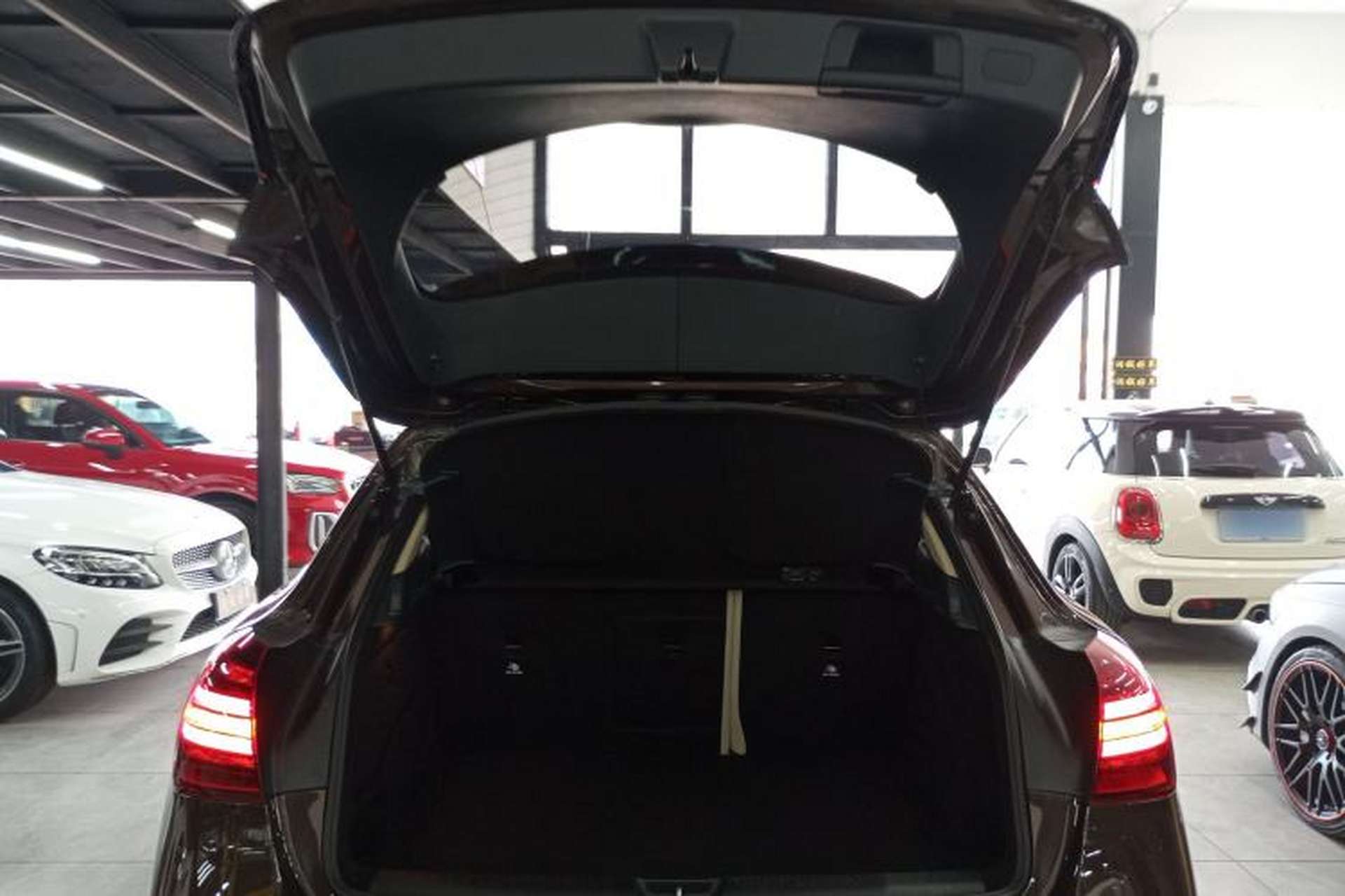 Used Mercedes-Benz GLA 2017 GLA 220 4MATIC Fashion Model Trunk