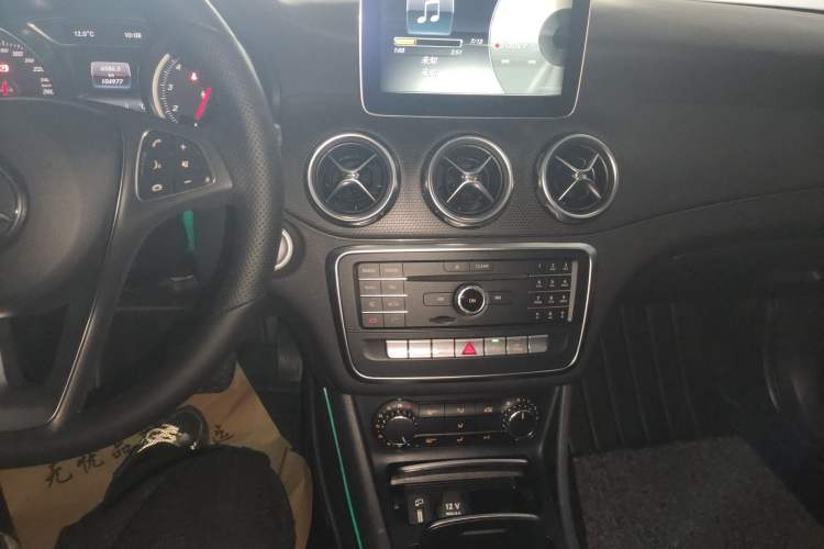 Used Mercedes-Benz GLA 2017 GLA 200 Sport Edition Audio And AC Panel