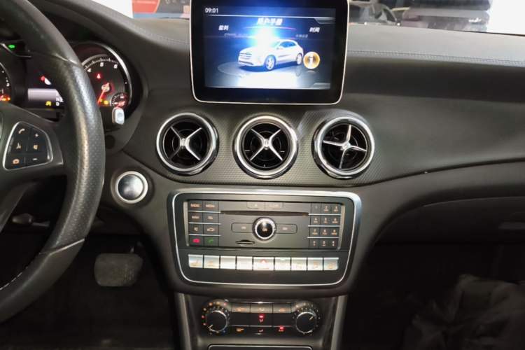 Used Mercedes-Benz GLA 2017 GLA 220 4MATIC Fashion Model Audio And AC Panel