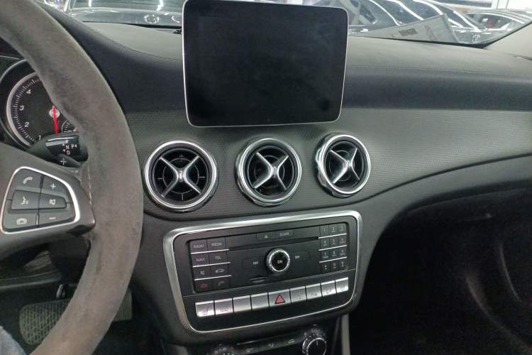 Used Mercedes-Benz GLA 2017 GLA 220 4MATIC Fashion Model Audio And AC Panel