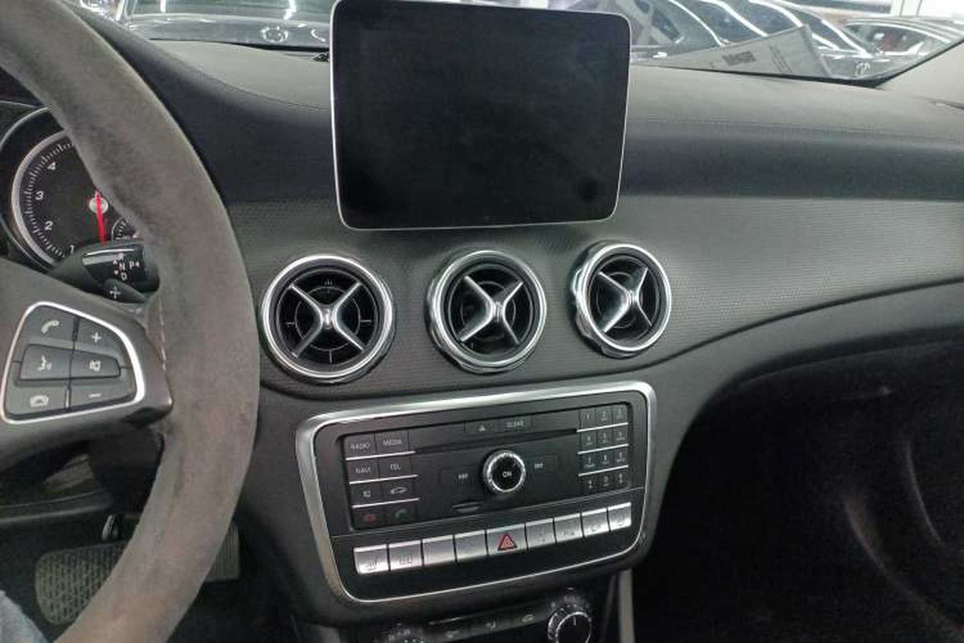 Used Mercedes-Benz GLA 2017 GLA 220 4MATIC Fashion Model Audio And AC Panel