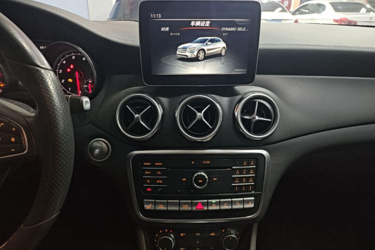 Used Mercedes-Benz GLA 2017 GLA 220 4MATIC Fashion Model Audio And AC Panel