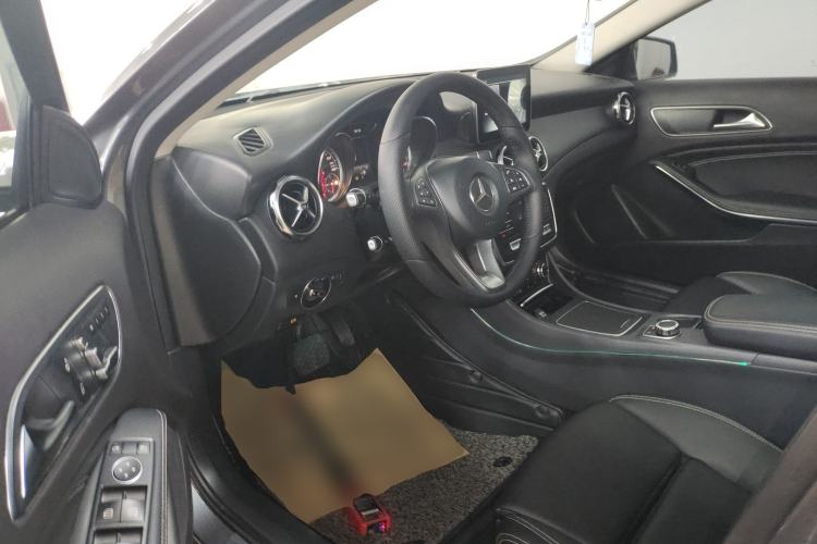 Used Mercedes-Benz GLA 2017 GLA 200 Sport Edition Driver Seat